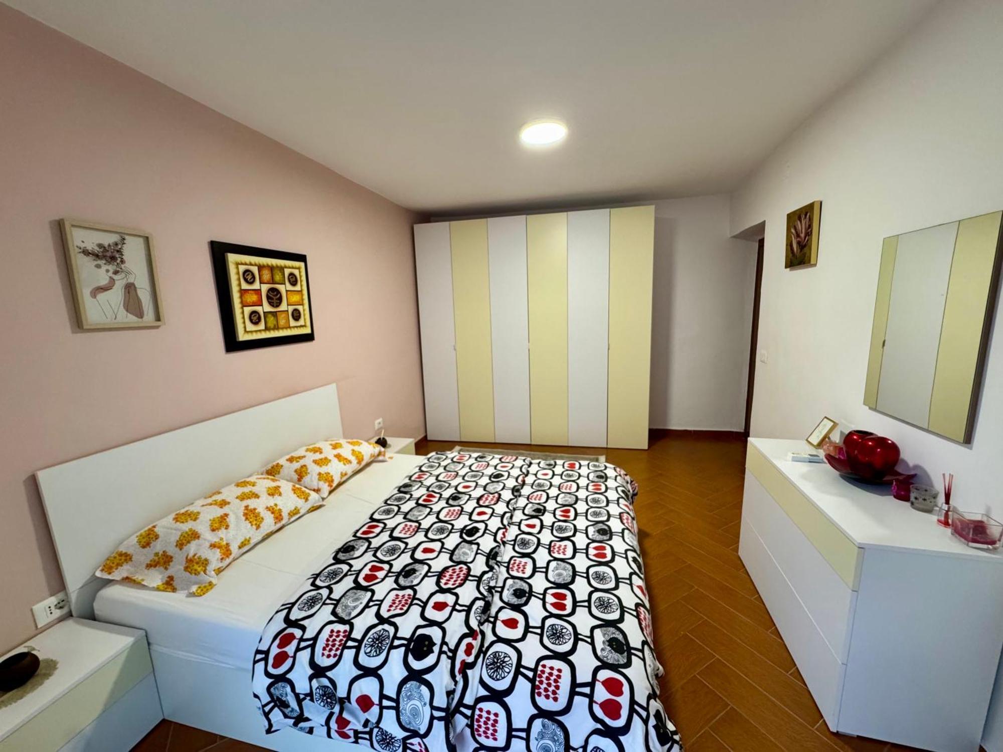 Skerdi'S Apartment - City Center Tirana Exteriör bild